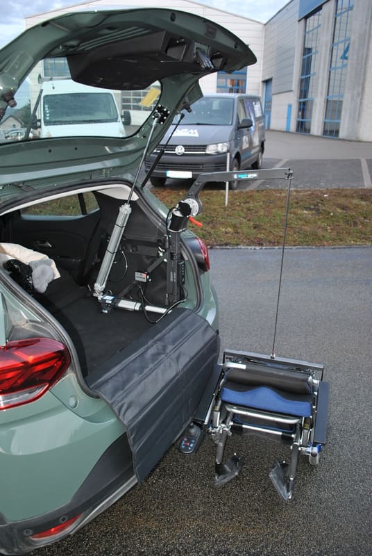 Dacia SAndero - Grue de chargement chaise roulante